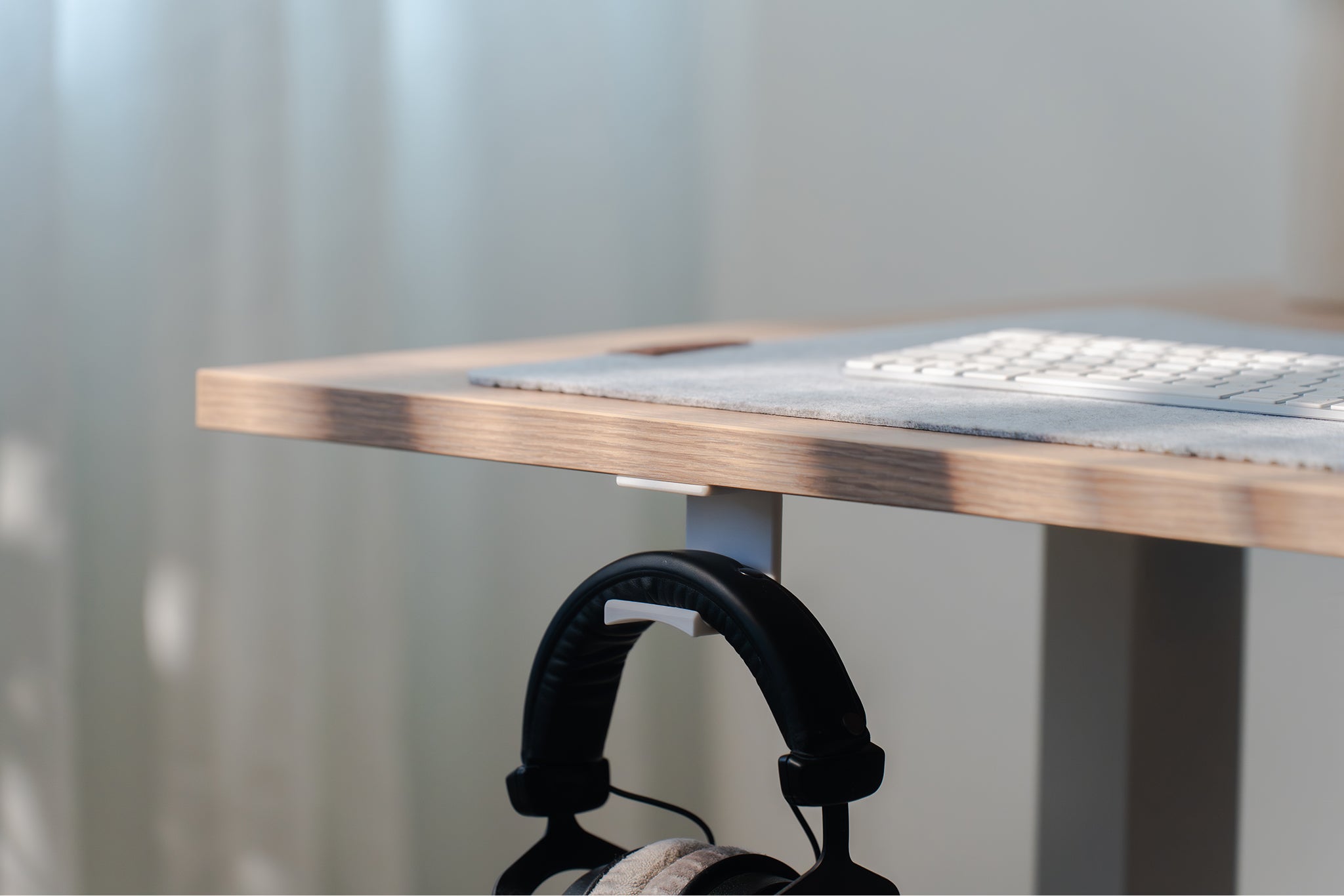 Headphone hanger