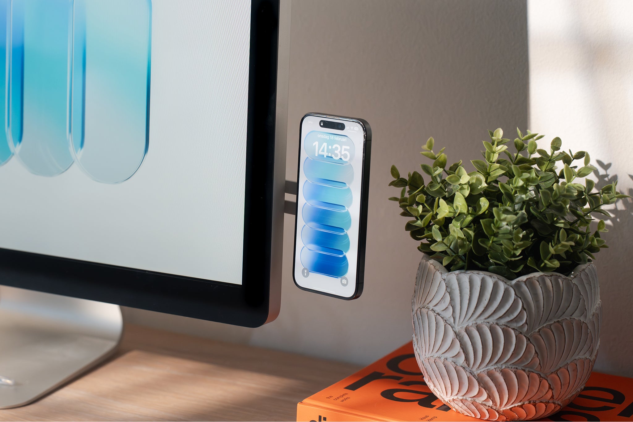Magnetic iPhone Mount